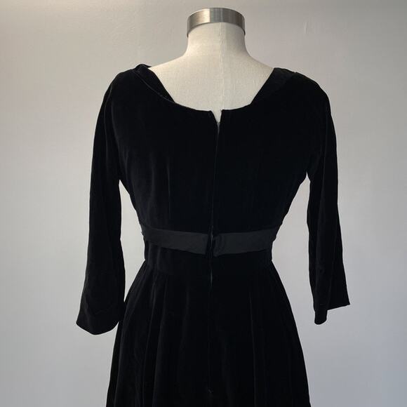 Vintage 60's Black Velvet Long Sleeve Dress / Sz S / Cocktail Holiday Retro Mod - Picture 7 of 9